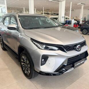 Toyota HILUX SW4 2.8 D-4D TURBO DIESEL SRX PLATINUM 7L 4X4 AUTOMÁTICO