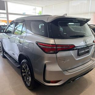 Toyota HILUX SW4 2.8 D-4D TURBO DIESEL SRX PLATINUM 7L 4X4 AUTOMÁTICO