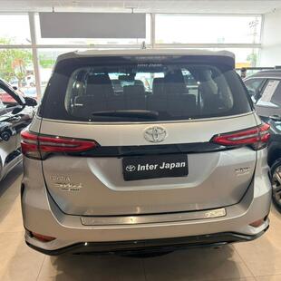 Toyota HILUX SW4 2.8 D-4D TURBO DIESEL SRX PLATINUM 7L 4X4 AUTOMÁTICO