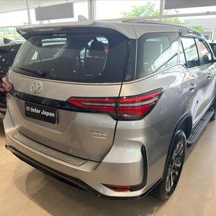 Toyota HILUX SW4 2.8 D-4D TURBO DIESEL SRX PLATINUM 7L 4X4 AUTOMÁTICO