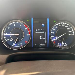 Toyota HILUX SW4 2.8 D-4D TURBO DIESEL SRX PLATINUM 7L 4X4 AUTOMÁTICO