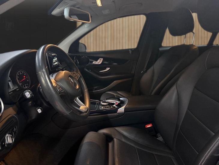 galeria GLC 250 Sport 4MATIC 2.0 TB 16V Aut.
