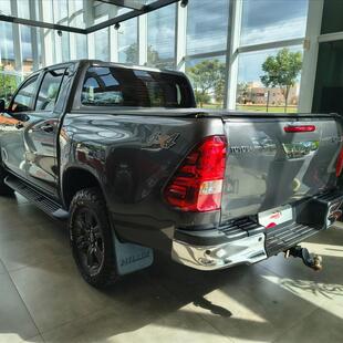 Toyota HILUX 2.8 D-4D TURBO DIESEL CD SR 4X4 AUTOMÁTICO