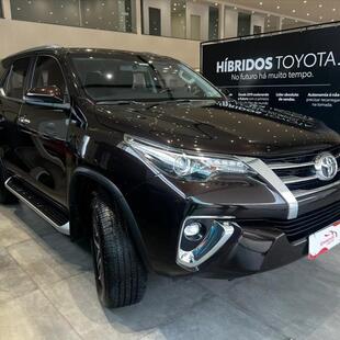 Toyota HILUX 2.8 SRX 4X4 16V TURBO INTERCOOLER DIESEL 4P AUTOMÁTICO