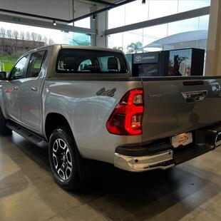 Toyota HILUX 2.8 D-4D TURBO DIESEL CD SRX 4X4 AUTOMÁTICO