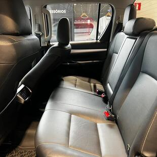 Toyota HILUX 2.8 D-4D TURBO DIESEL CD SRX 4X4 AUTOMÁTICO