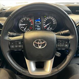 Toyota HILUX 2.8 D-4D TURBO DIESEL CD SRX 4X4 AUTOMÁTICO