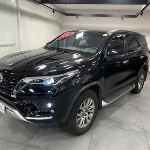 Toyota HILUX SW4 2.8 D-4D TURBO DIESEL SRX 7L 4X4 AUTOMÁTICO