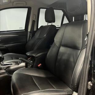 Toyota HILUX SW4 2.8 D-4D TURBO DIESEL SRX 7L 4X4 AUTOMÁTICO