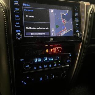 Toyota HILUX SW4 2.8 D-4D TURBO DIESEL SRX 7L 4X4 AUTOMÁTICO