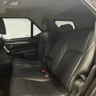 Toyota HILUX SW4 2.8 D-4D TURBO DIESEL SRX 7L 4X4 AUTOMÁTICO