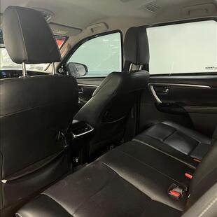 Toyota HILUX SW4 2.8 D-4D TURBO DIESEL SRX 7L 4X4 AUTOMÁTICO