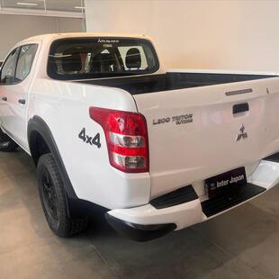 Mitsubishi L200 TRITON 2.4 16V TURBO DIESEL OUTDOOR GLS CD 4X4 AUTOMÁTICO