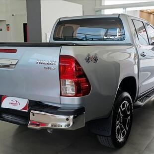 Toyota HILUX 2.8 D-4D TURBO DIESEL CD SRV 4X4 AUTOMÁTICO