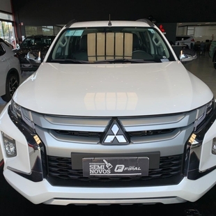 Mitsubishi TRITON 2.4 BITURBO DIESEL CD HPE 4X4 AUTOMÁTICO