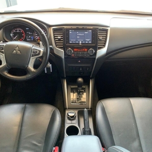 Mitsubishi TRITON 2.4 BITURBO DIESEL CD HPE 4X4 AUTOMÁTICO