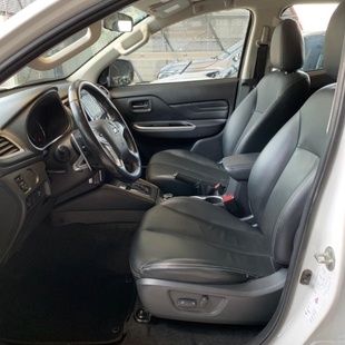 Mitsubishi TRITON 2.4 BITURBO DIESEL CD HPE 4X4 AUTOMÁTICO