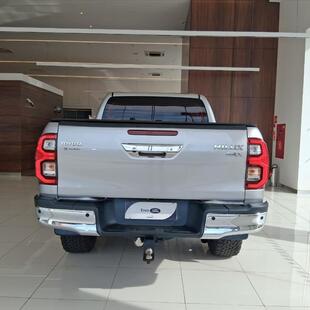 Toyota HILUX 2.8 D-4D TURBO DIESEL CD SRX 4X4 AUTOMÁTICO