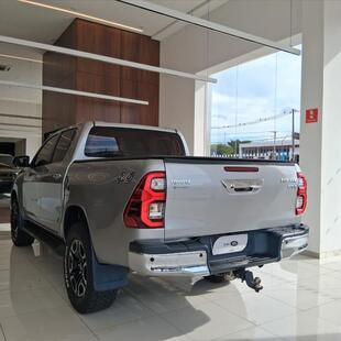 Toyota HILUX 2.8 D-4D TURBO DIESEL CD SRX 4X4 AUTOMÁTICO