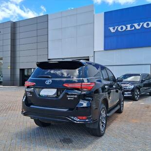 Toyota HILUX 2.8 D-4D TURBO DIESEL CD POWER PACK 4X4 AUTOMÁTICO