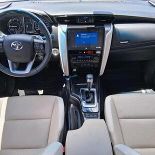 Toyota HILUX 2.8 D-4D TURBO DIESEL CD POWER PACK 4X4 AUTOMÁTICO