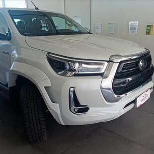 Toyota HILUX 2.8 D-4D TURBO DIESEL CD SRX PLUS 4X4 AUTOMÁTICO