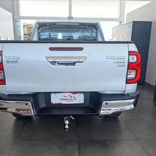 Toyota HILUX 2.8 D-4D TURBO DIESEL CD SRX PLUS 4X4 AUTOMÁTICO