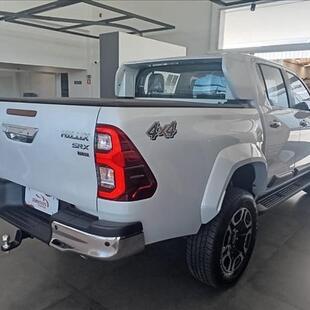 Toyota HILUX 2.8 D-4D TURBO DIESEL CD SRX PLUS 4X4 AUTOMÁTICO