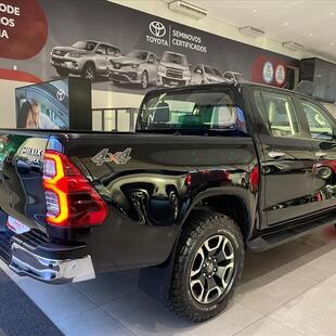 Toyota HILUX 2.8 D-4D TURBO DIESEL CD SRX 4X4 AUTOMÁTICO