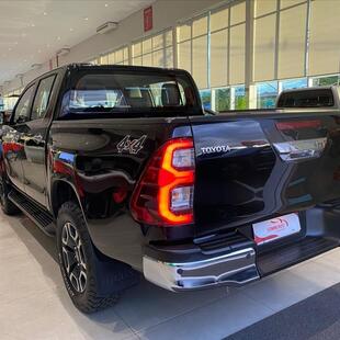 Toyota HILUX 2.8 D-4D TURBO DIESEL CD SRX 4X4 AUTOMÁTICO