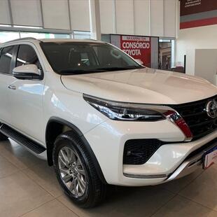 Toyota HILUX SW4 2.8 D-4D TURBO DIESEL SRX 7L 4X4 AUTOMÁTICO