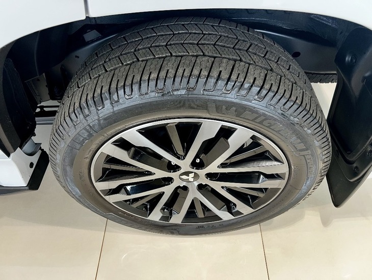 galeria PAJERO SPORT