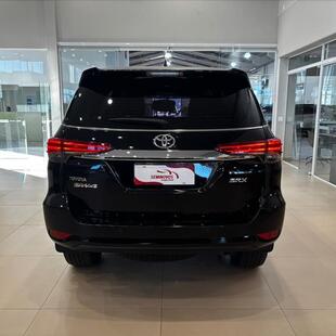 Toyota HILUX SW4 2.8 SRX 4X4 16V TURBO INTERCOOLER DIESEL 4P AUTOMÁTICO