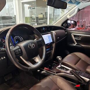 Toyota HILUX SW4 2.8 SRX 4X4 16V TURBO INTERCOOLER DIESEL 4P AUTOMÁTICO