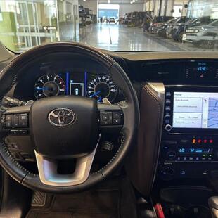 Toyota HILUX SW4 2.8 SRX 4X4 16V TURBO INTERCOOLER DIESEL 4P AUTOMÁTICO