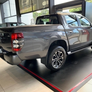 Mitsubishi TRITON 2.4 BITURBO DIESEL HPE-S 4X4 AUTOMÁTICO