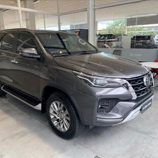 Toyota HILUX SW4 2.8 D-4D TURBO DIESEL SRX 7L 4X4 AUTOMÁTICO