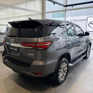 Toyota HILUX SW4 2.8 D-4D TURBO DIESEL SRX 7L 4X4 AUTOMÁTICO