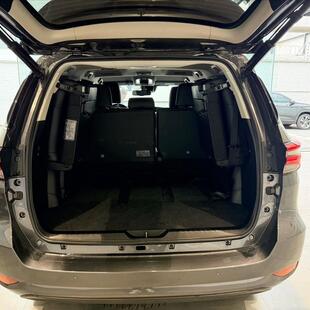 Toyota HILUX SW4 2.8 D-4D TURBO DIESEL SRX 7L 4X4 AUTOMÁTICO