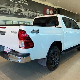 Toyota HILUX 2.8 D-4D TURBO DIESEL CD SR 4X4 AUTOMÁTICO