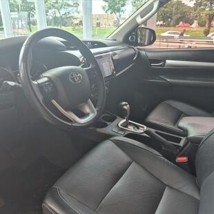 Toyota HILUX 2.8 D-4D TURBO DIESEL CD SRX LIMITED 4X4 AUTOMÁTICO