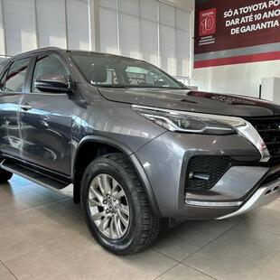 Toyota HILUX SW4 2.8 D-4D TURBO DIESEL SRX 7L 4X4 AUTOMÁTICO