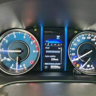 Toyota HILUX SW4 2.8 D-4D TURBO DIESEL SRX 7L 4X4 AUTOMÁTICO