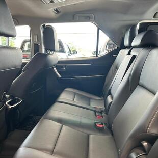 Toyota HILUX SW4 2.8 D-4D TURBO DIESEL SRX 7L 4X4 AUTOMÁTICO