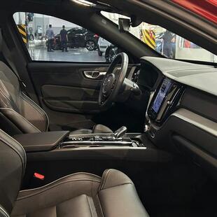 Volvo XC60 2.0 T8 RECHARGE ULTIMATE DARK AWD GEARTRONIC