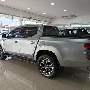 Mitsubishi L200 TRITON 2.4 16V TURBO DIESEL SPORT HPE-S CD 4P 4X4 AUTOMÁTICO