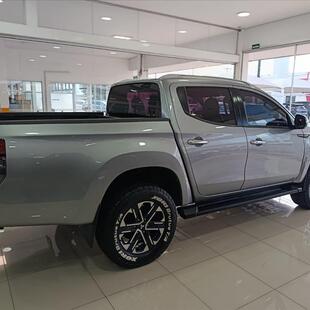 Mitsubishi L200 TRITON 2.4 16V TURBO DIESEL SPORT HPE-S CD 4P 4X4 AUTOMÁTICO