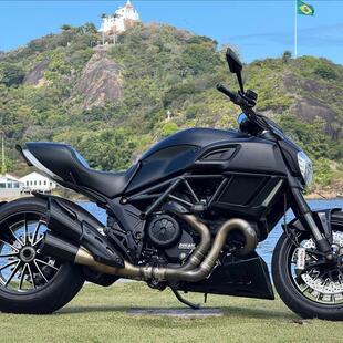 Ducati DIAVEL DARK
