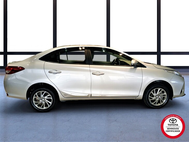 galeria Yaris Sedan