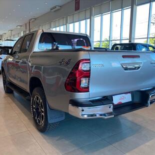 Toyota HILUX 2.8 D-4D TURBO DIESEL CD SRX 4X4 AUTOMÁTICO